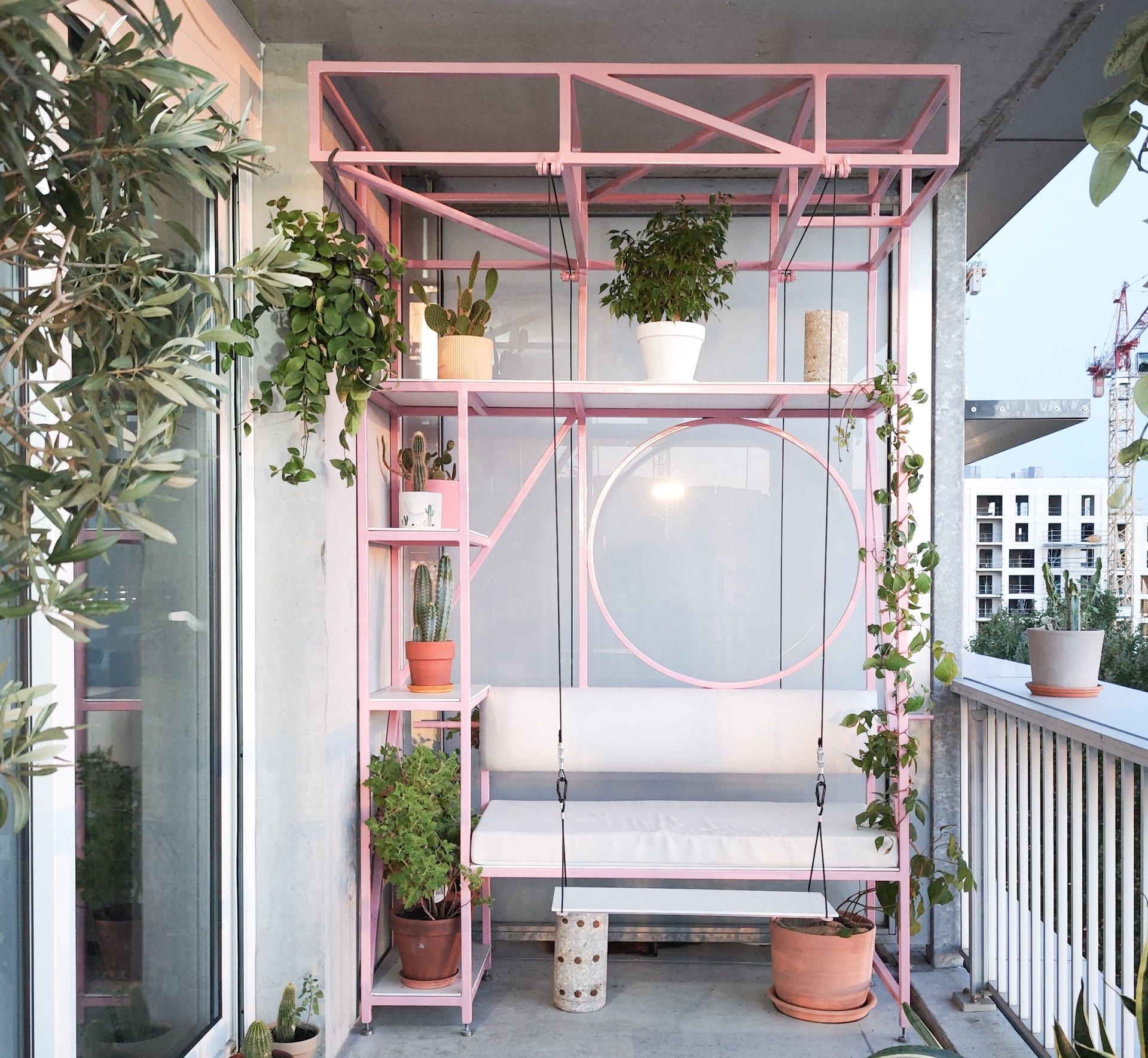 mobilier d'exterieur rose erhe avec balançoire