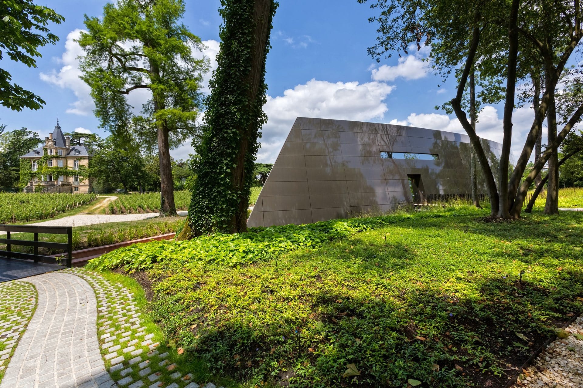 chai du château les carmes haut brion