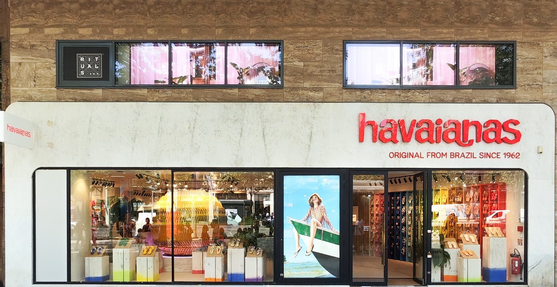 vitrine havaianas paris